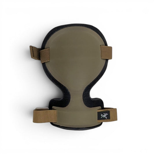 Adversary Force Arc'teryx LEAF Combat Knieschoner in Olivgrün mit TPU-Schale und verstellbaren Riemen