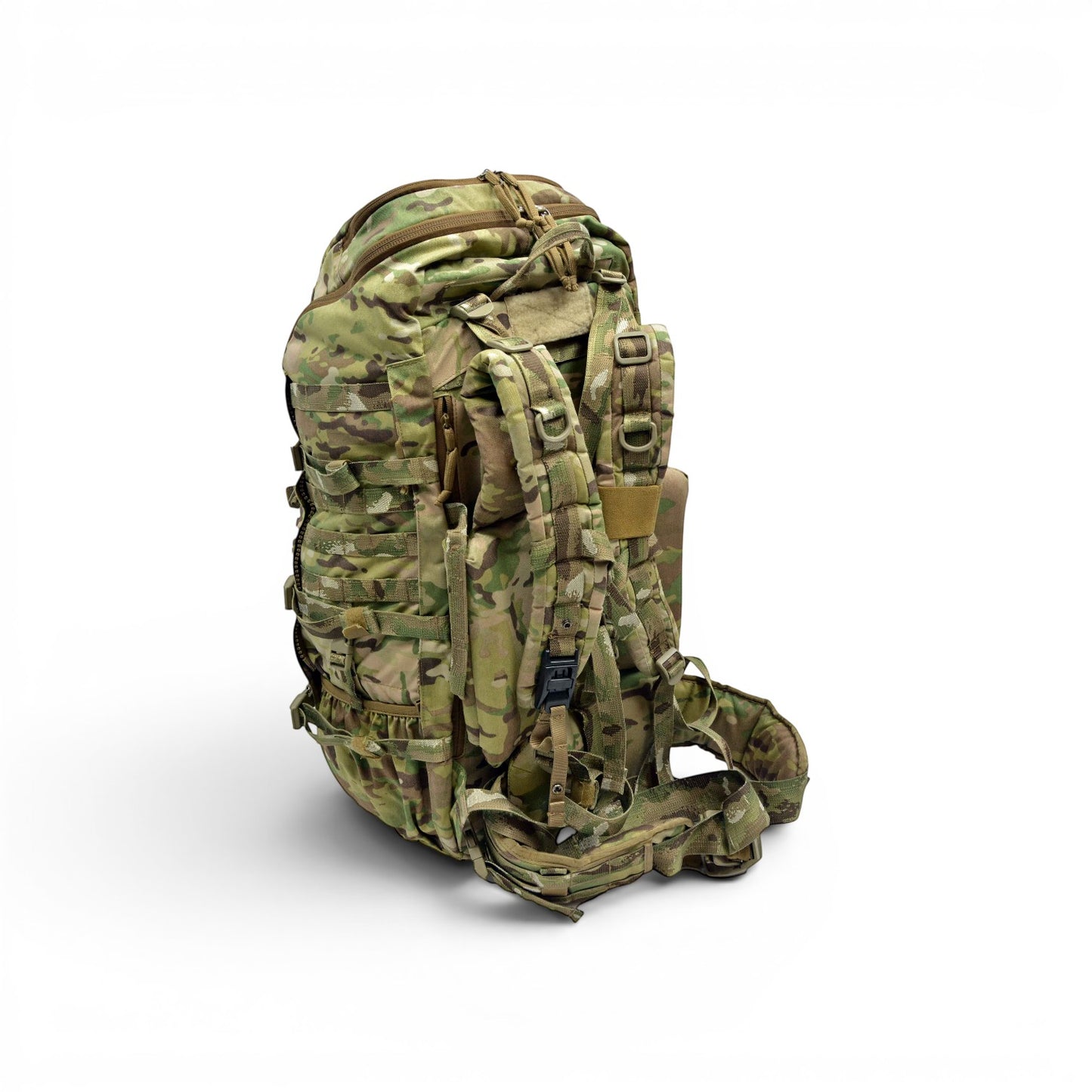 Adversary Force Karrimor M/17 Einsatzrucksack in Multicam mit 70 Liter Volumen, MOLLE-System und gepolsterten Gurten.