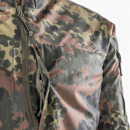 Adversary Force AB Jacket Insulated Level 4, Tarnmuster, mit PrimaLoft-Isolierung, wasserabweisend und winddicht.
