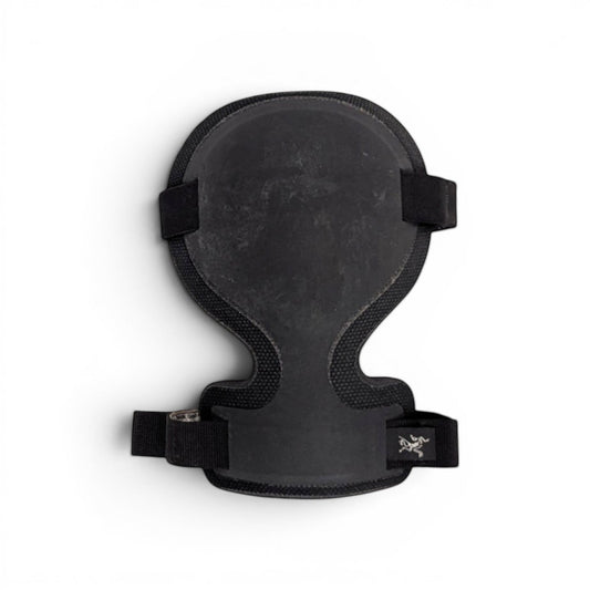 Adversary Force Arc'teryx LEAF Combat Knieschoner in Schwarz mit TPU-Schale und Schaumstoffpolsterung für taktische Einsätze