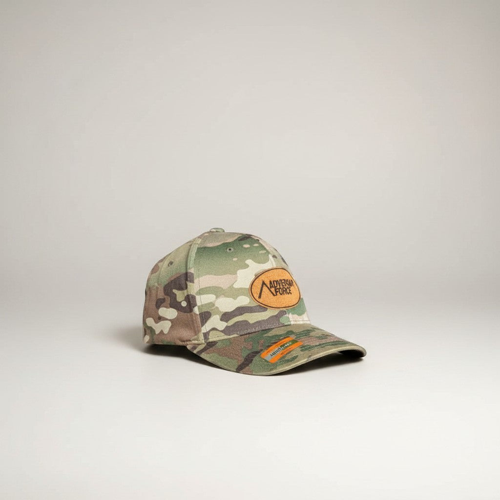 Adversary Force Camouflage Flexfit Cap aus 98% Baumwolle und 2% Elasthan mit gestickten Ösen und Logo-Patch.
