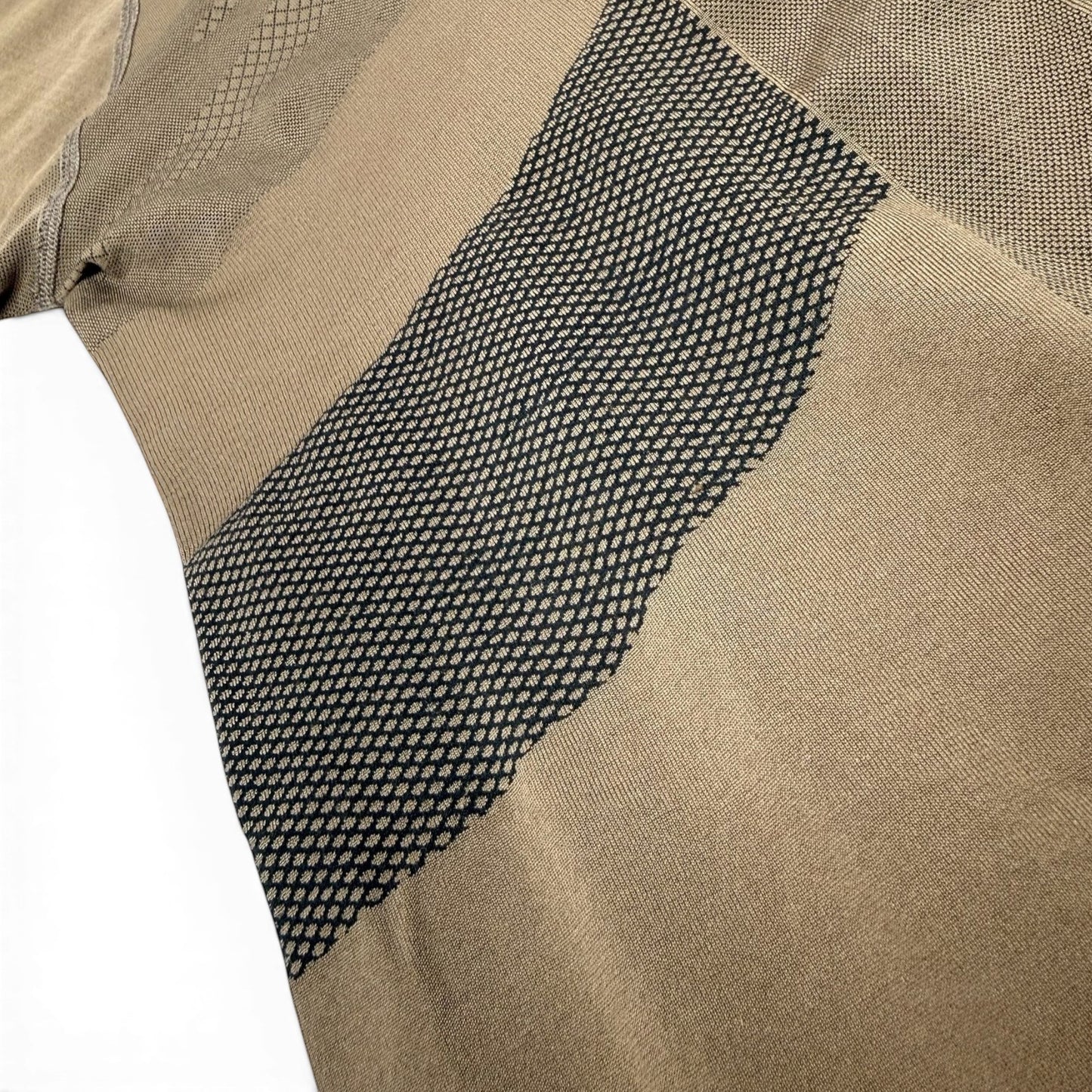 Adversary Force Hexonia Bundeswehr Funktionsunterhemd in Braun-Schwarz mit atmungsaktiven Mesh-Einsätzen