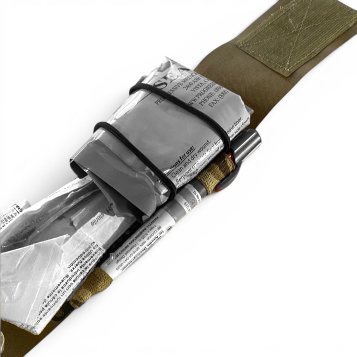 Adversary Force L4 x Eurmed IFAK Insert in Coyote Brown mit medizinischer Ausrüstung in einer Magazintasche