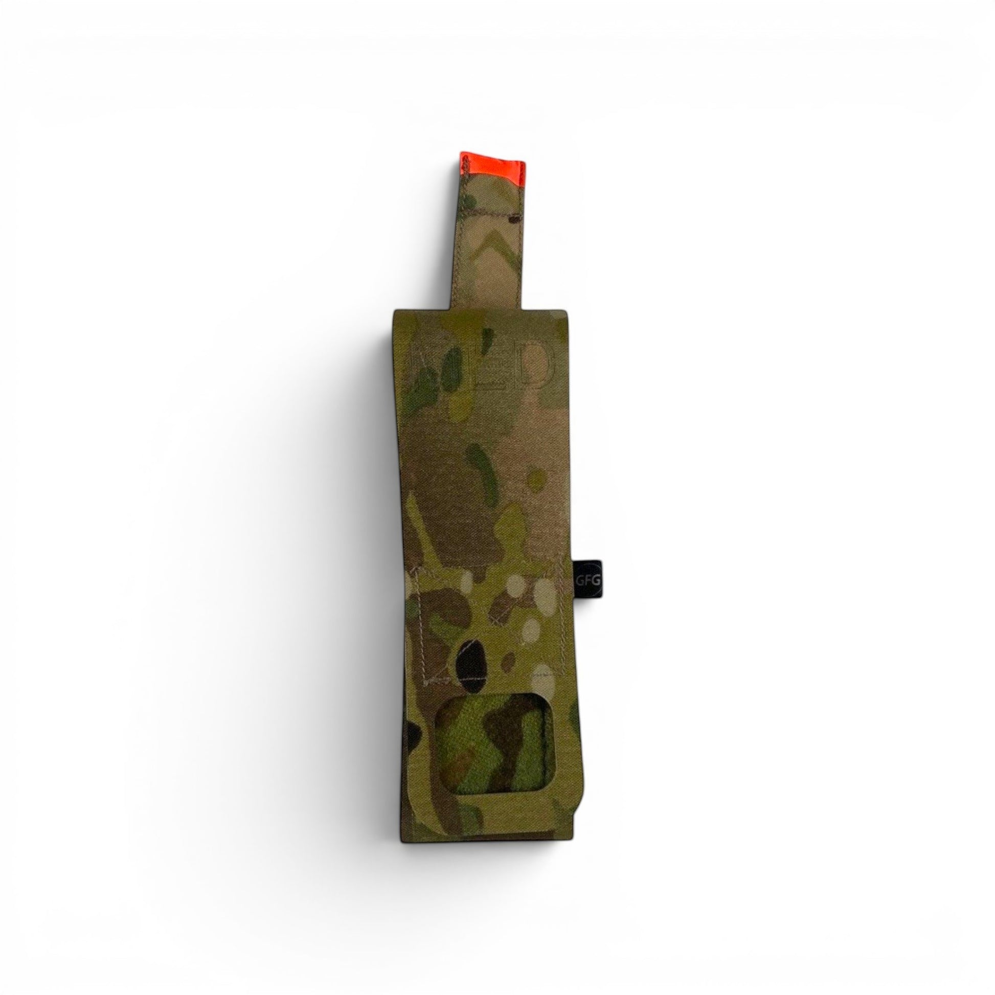 Adversary Force L4 x Eurmed IFAK Insert in Multicam Tarnmuster für M4-Magazintaschen mit roter Zuglasche