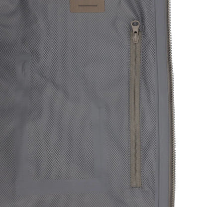 Innenansicht der Adversary Force Waterproof Jacket Alpha mit Reißverschlusstasche und technischem Innenfutter