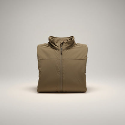 A.Blöchl Hooded Lacket "Insulated" Level 4 in Khaki, mit PrimaLoft®-Isolierung, wasserabweisend und atmungsaktiv. Mit Klettfläche am Arm.