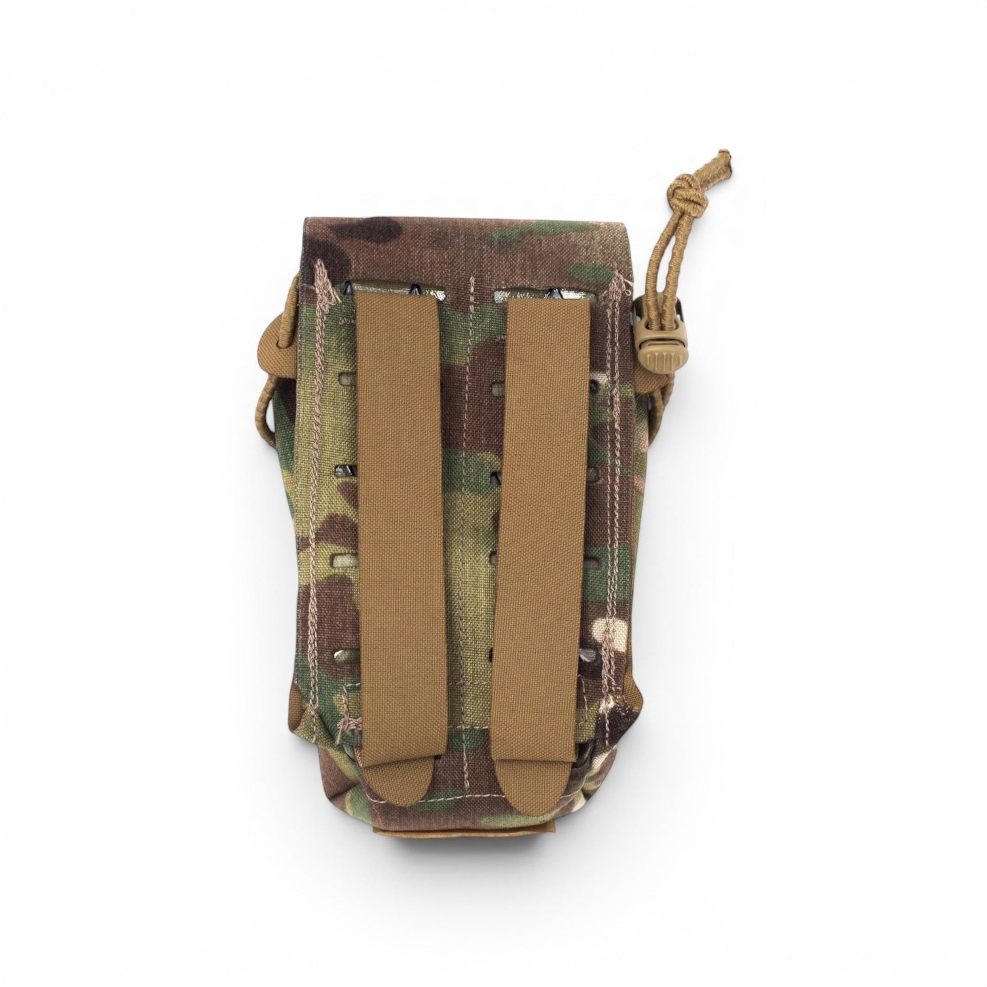 Adversary Force L4 .308 Double Mag Pouch in Multicam mit Laser-Cut MOLLE-Befestigung und Shock-Cord-Retention.