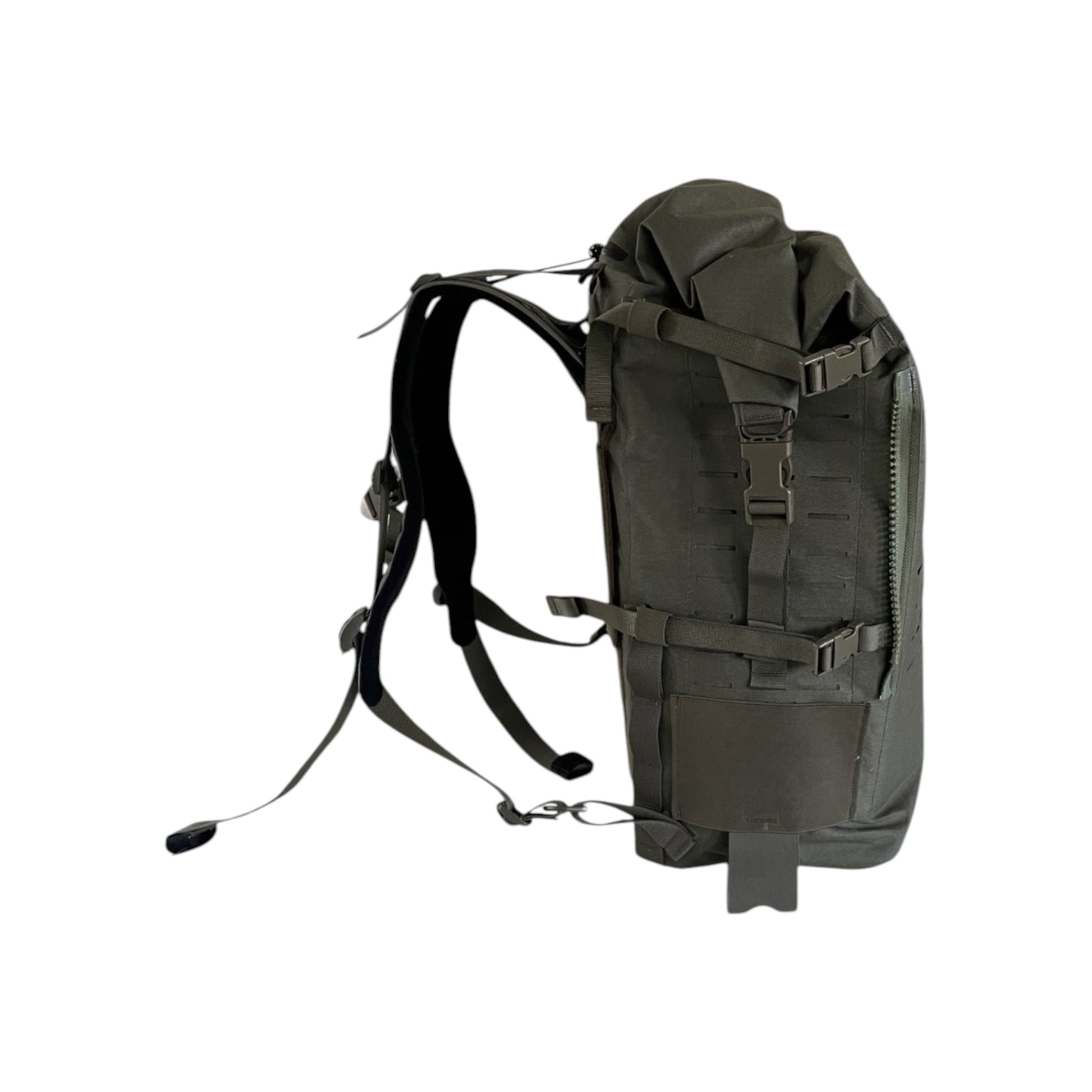 Adversary Force L4 3DAP Roll-Top Rucksack aus X-Pac Material mit MOLLE-System und Seitentaschen in Seitenansicht