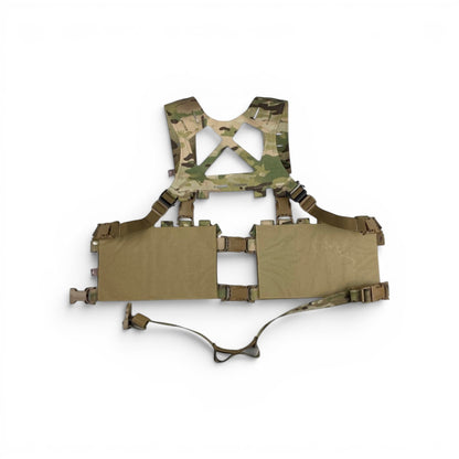 Adversary Force L4 Adaptive Rig System Split Rig in Coyote Brown und Multicam mit modularem Harness