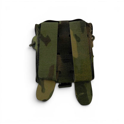 Adversary Force L4 Frag Pouch in Multicam mit MOLLE-Befestigung auf der Rückseite für taktische Ausrüstung.