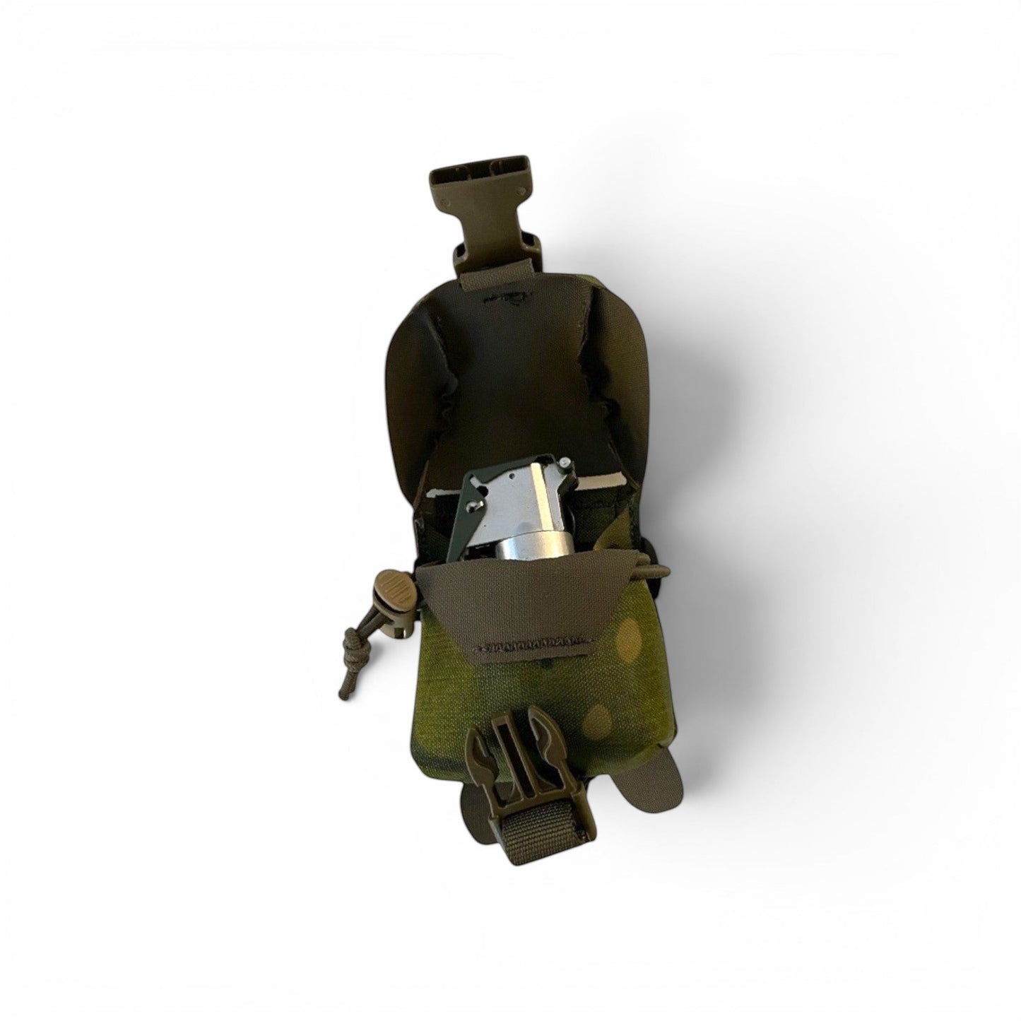 Adversary Force L4 Frag Pouch in Multicam mit verstaubarer Flap und Granate, MOLLE-kompatibel