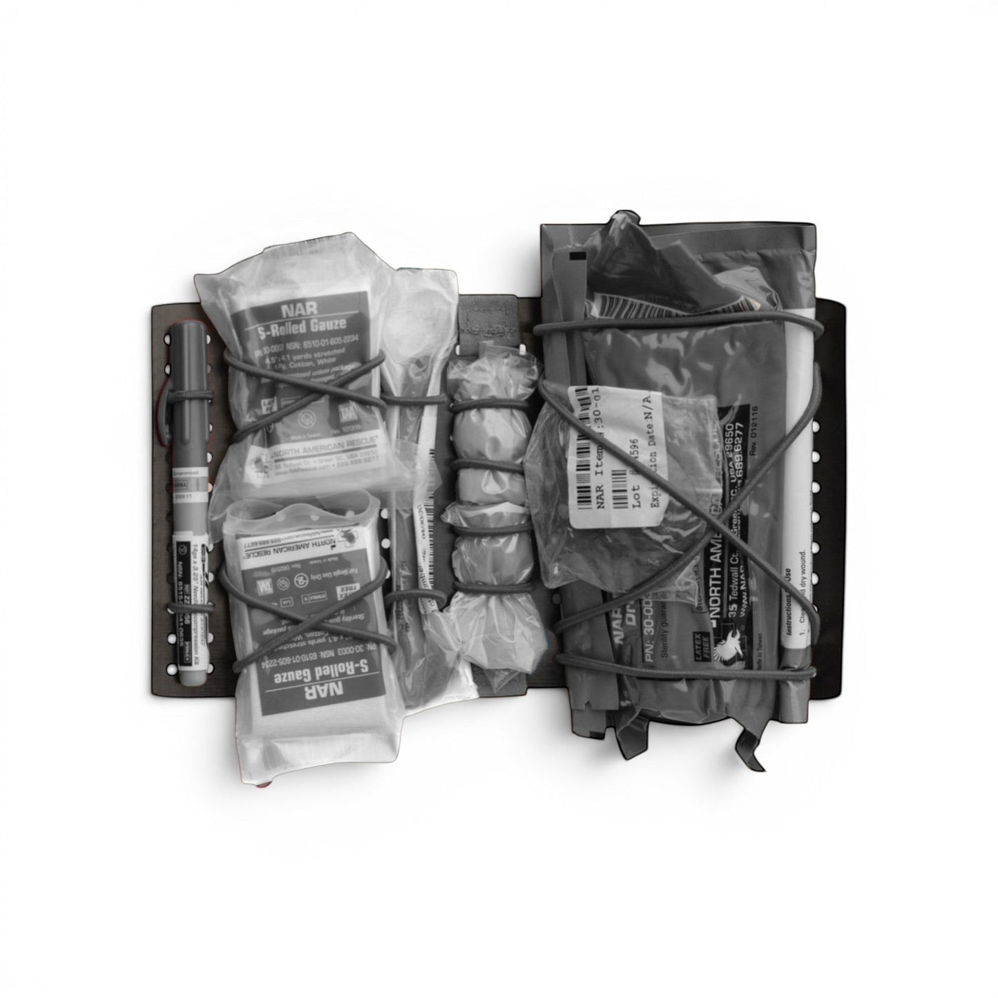 Adversary Force L4 Large IFAK mit medizinischem Inhalt, organisiert durch Shock Cord auf einer modularen Basis.