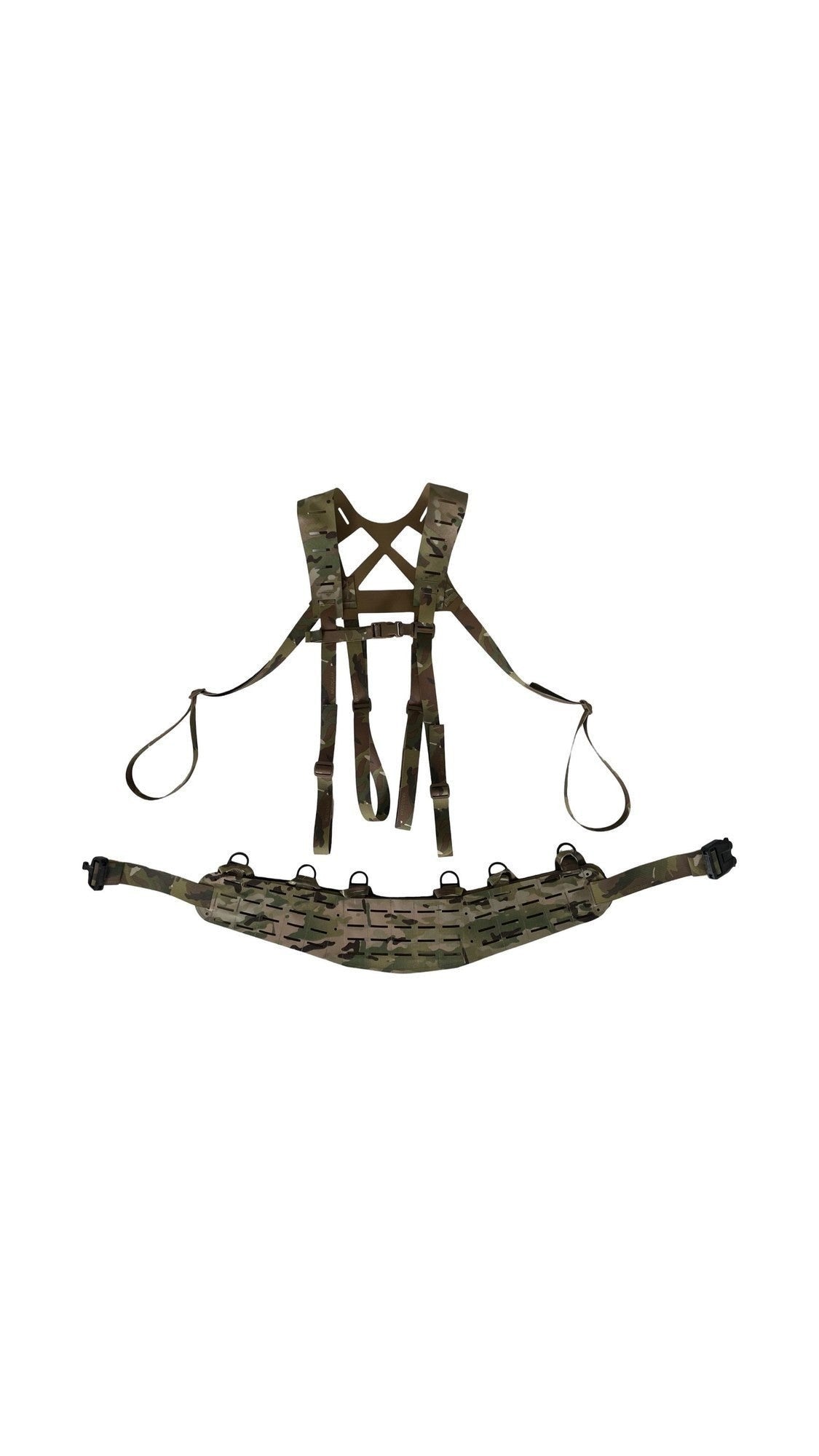 Adversary Force L4 Load Carriage Assembly in Multicam mit modularem Gürtel, Yoke-Harness und PALS-System für Ausrüstung.