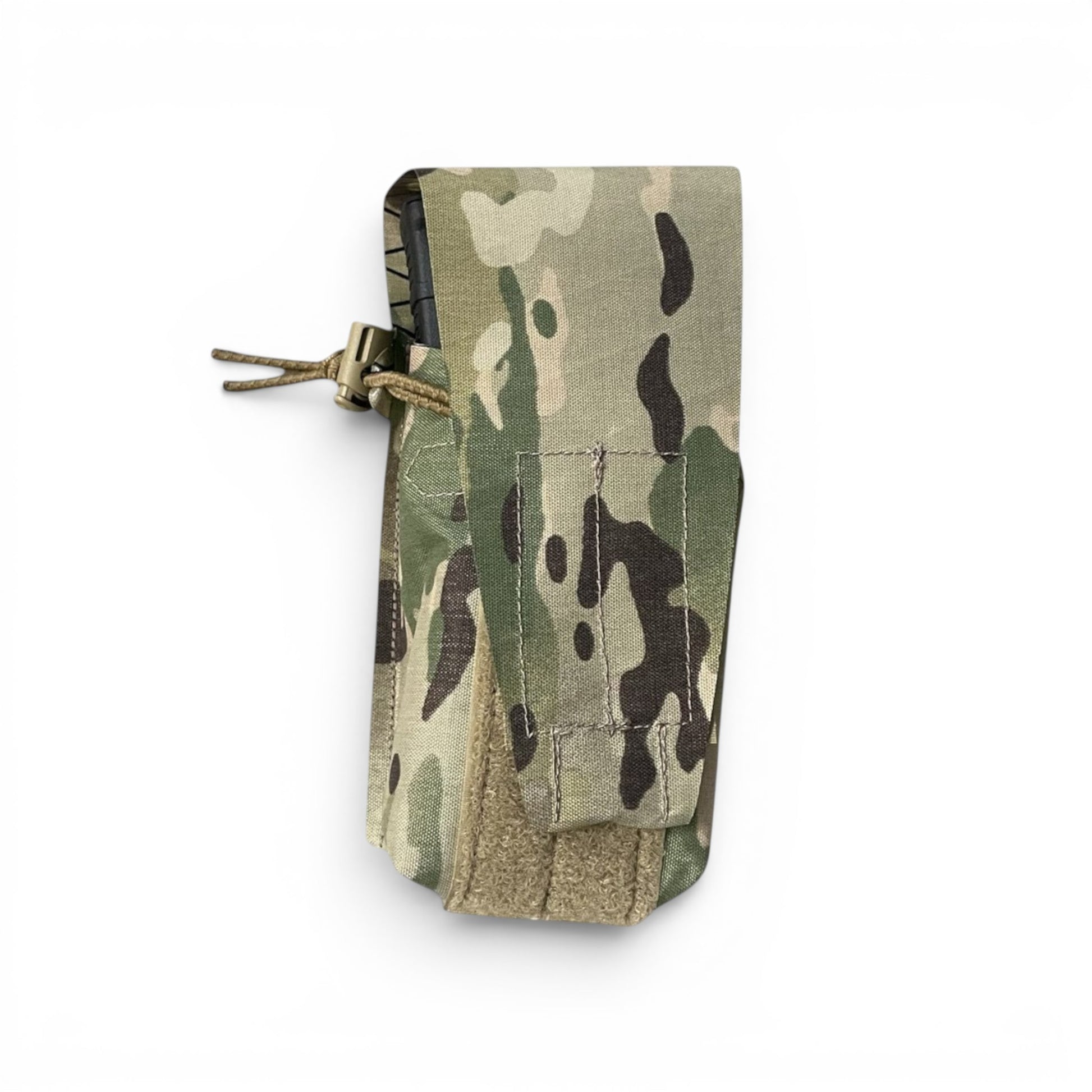 Adversary Force L4 Double Mag Pouch in Multicam mit Shock-Cord-Retention für M4- und AK-Magazine