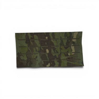 Adversary Force L4 PUZZLE Klettmodul in Multicam Black mit 6 MOLLE-Spalten zur Erweiterung taktischer Ausrüstung.