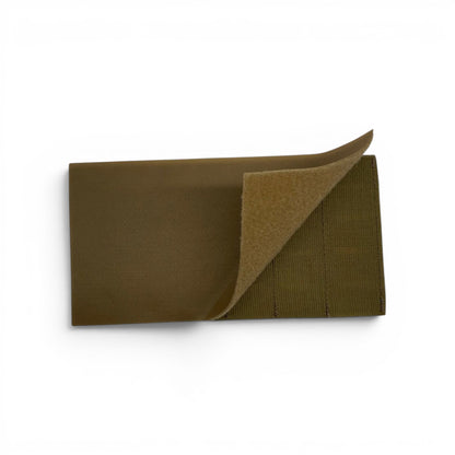 Adversary Force L4 PUZZLE Klettmodul in Coyote Brown mit 6-Spalten MOLLE-Hakenklettfläche und Loop-Velcro-Rückseite