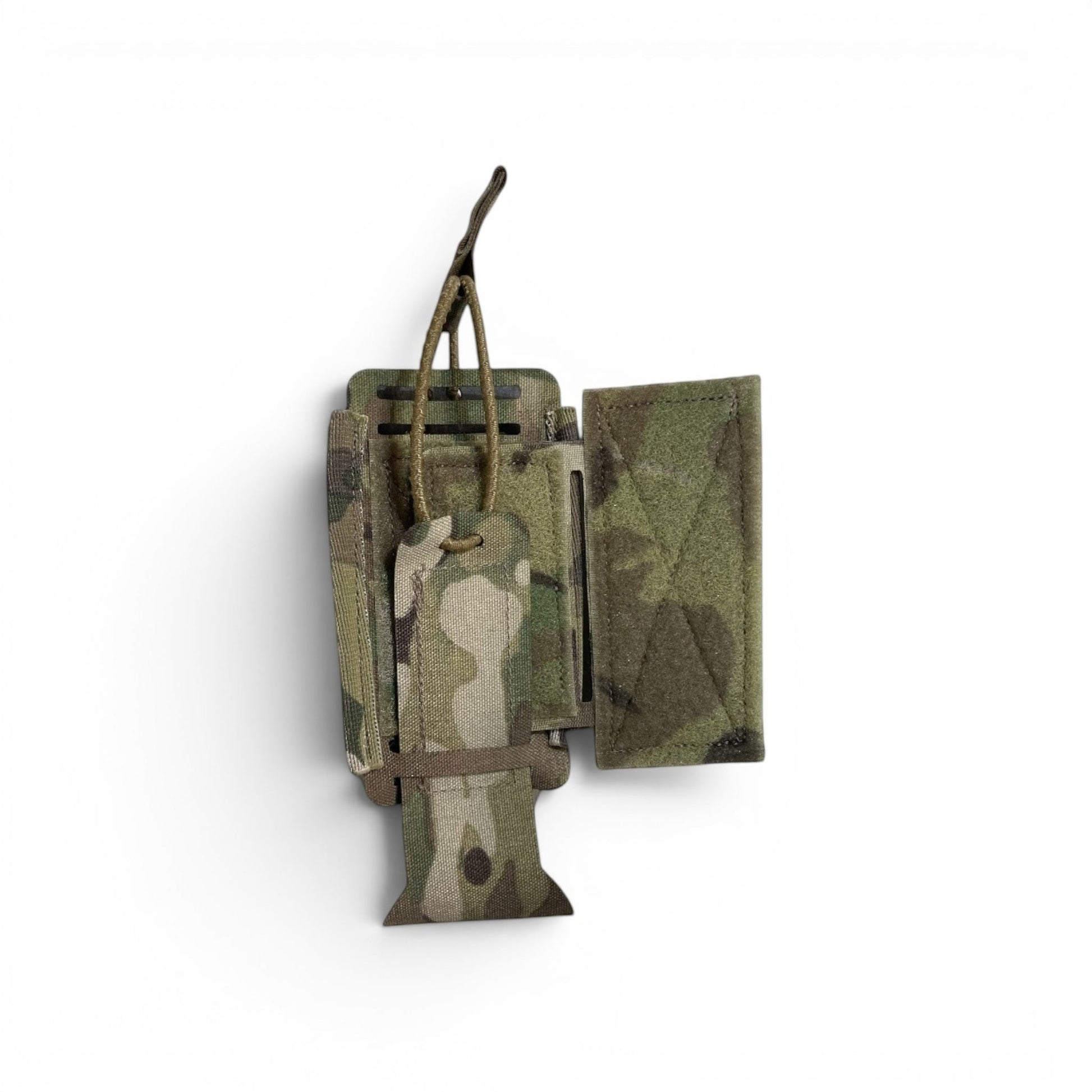 Adversary Force L4 Radio Wing Pouch in Multicam mit verstellbarem elastischem Sicherungssystem für Funkgeräte