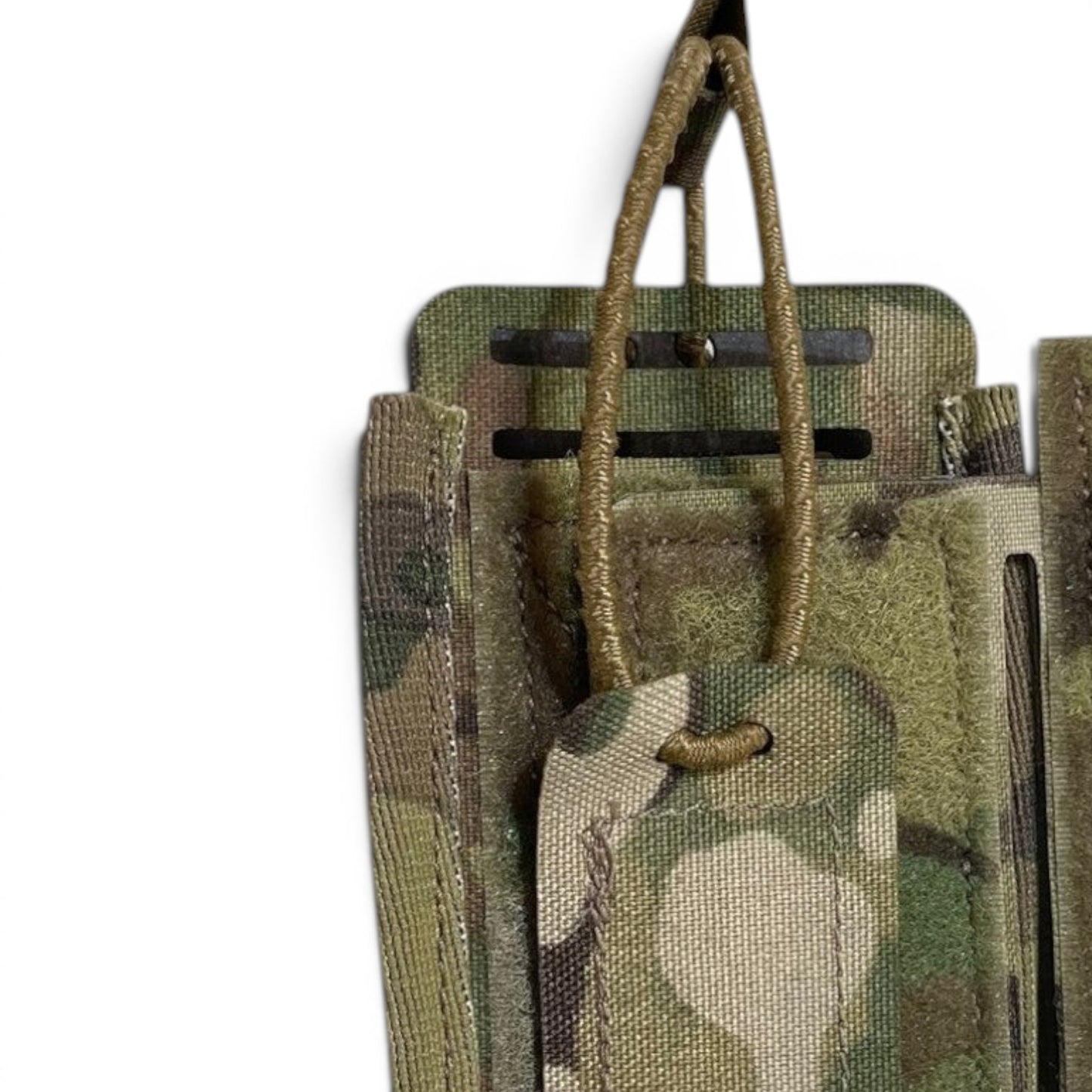 Adversary Force L4 Radio Wing Pouch in Multicam Tarnmuster mit verstellbarer Sicherungsschlaufe für taktische Funkgeräte