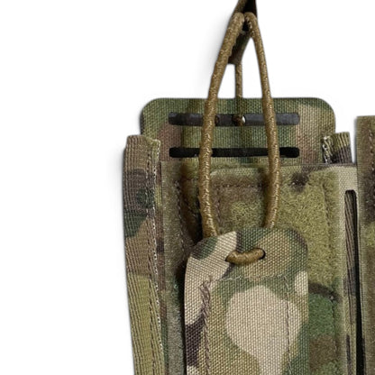 Adversary Force L4 Radio Wing Pouch in Multicam Tarnmuster mit verstellbarer Sicherungsschlaufe für taktische Funkgeräte