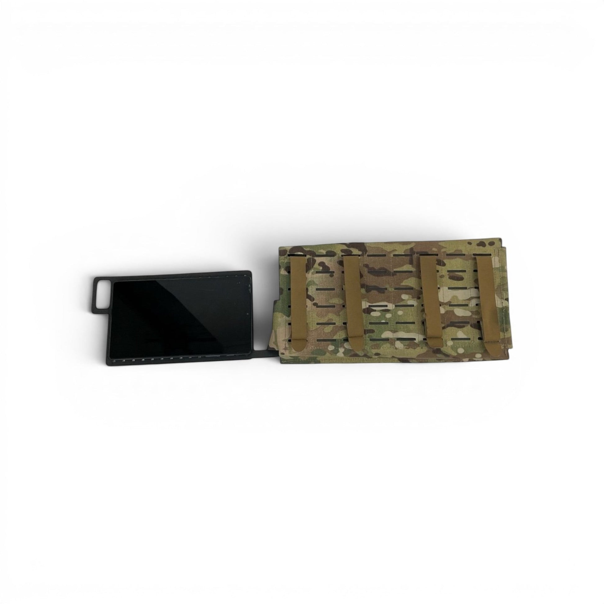 Adversary Force L4 Tablet Slider in Multicam mit Tablet-Halterung zur Befestigung am Plattenträger-Cummerbund.