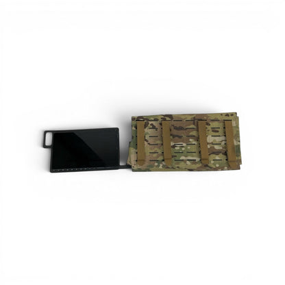 Adversary Force L4 Tablet Slider in Multicam mit Tablet-Halterung zur Befestigung am Plattenträger-Cummerbund.