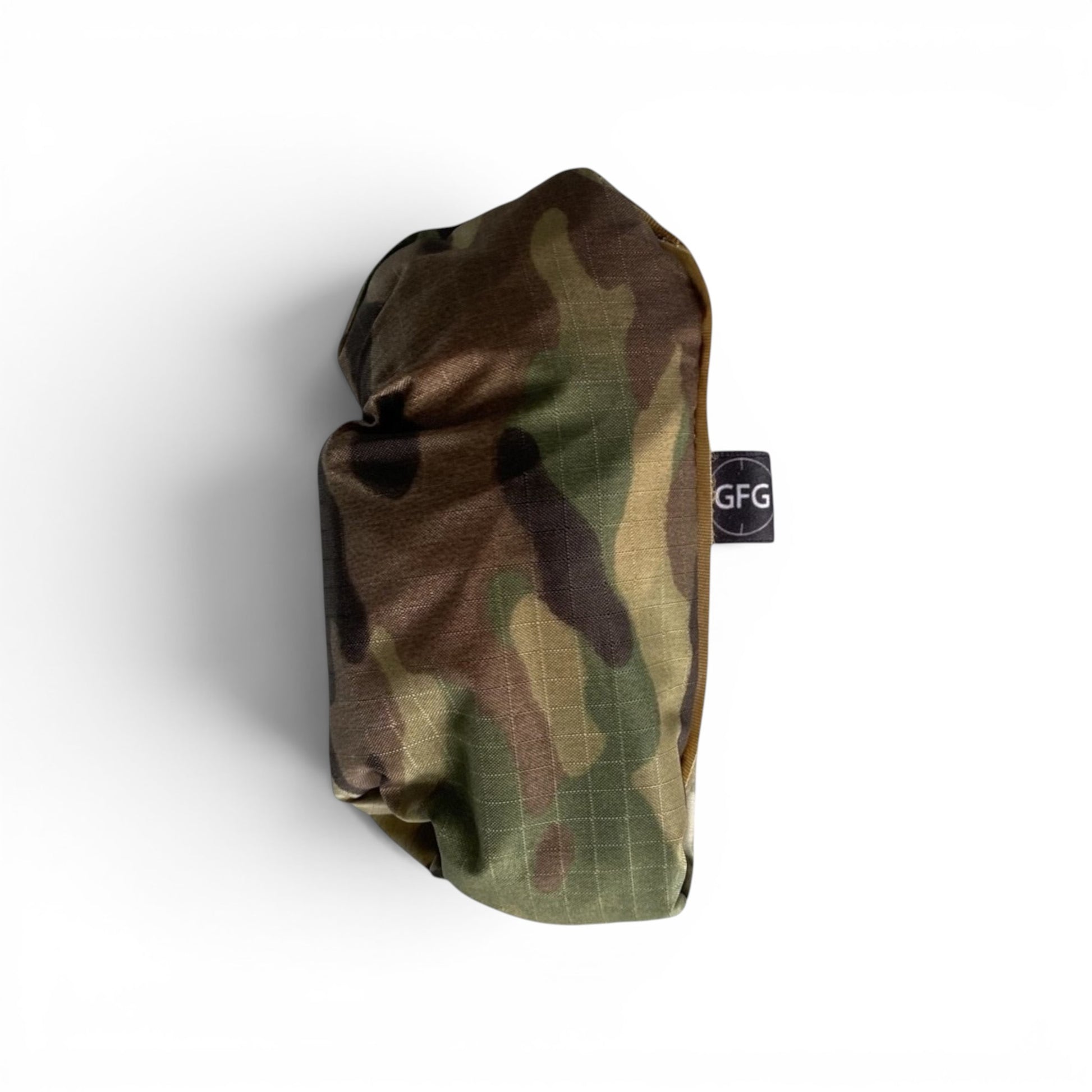 Adversary Force L4 UL Signal Panel in Multicam verstaut in der eigenen integrierten Tasche