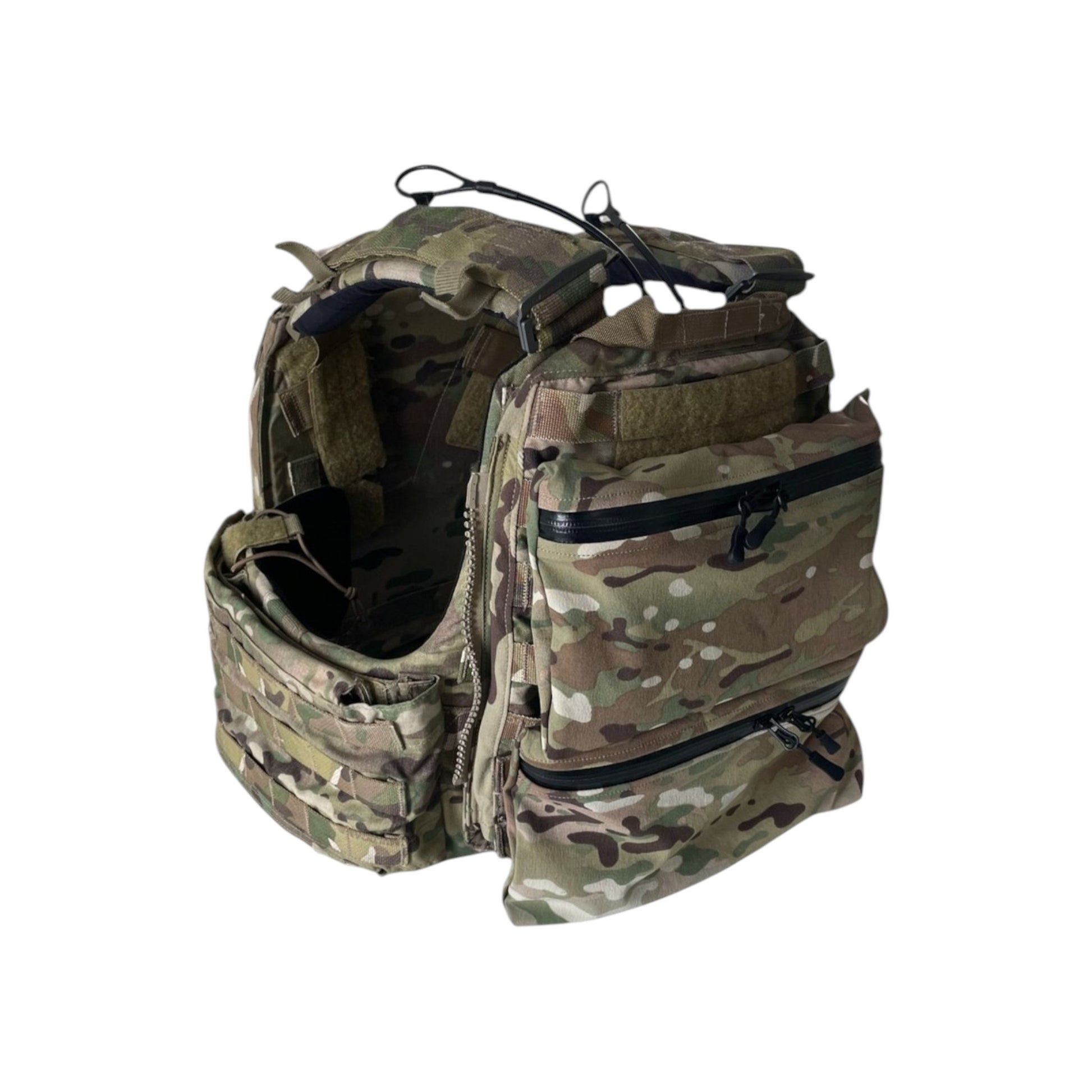 Adversary Force L4 Wide XXS GP Mehrzwecktasche in Multicam-Tarnmuster an einem Plattenträger montiert