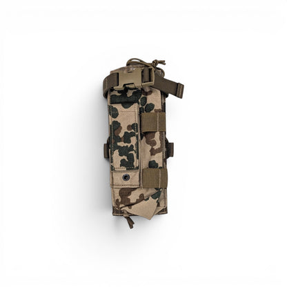 Adversary Force LHT MBITR Funkgerätetasche in Flecktarn-Tarnmuster mit robustem Verschluss für taktische Ausrüstung.