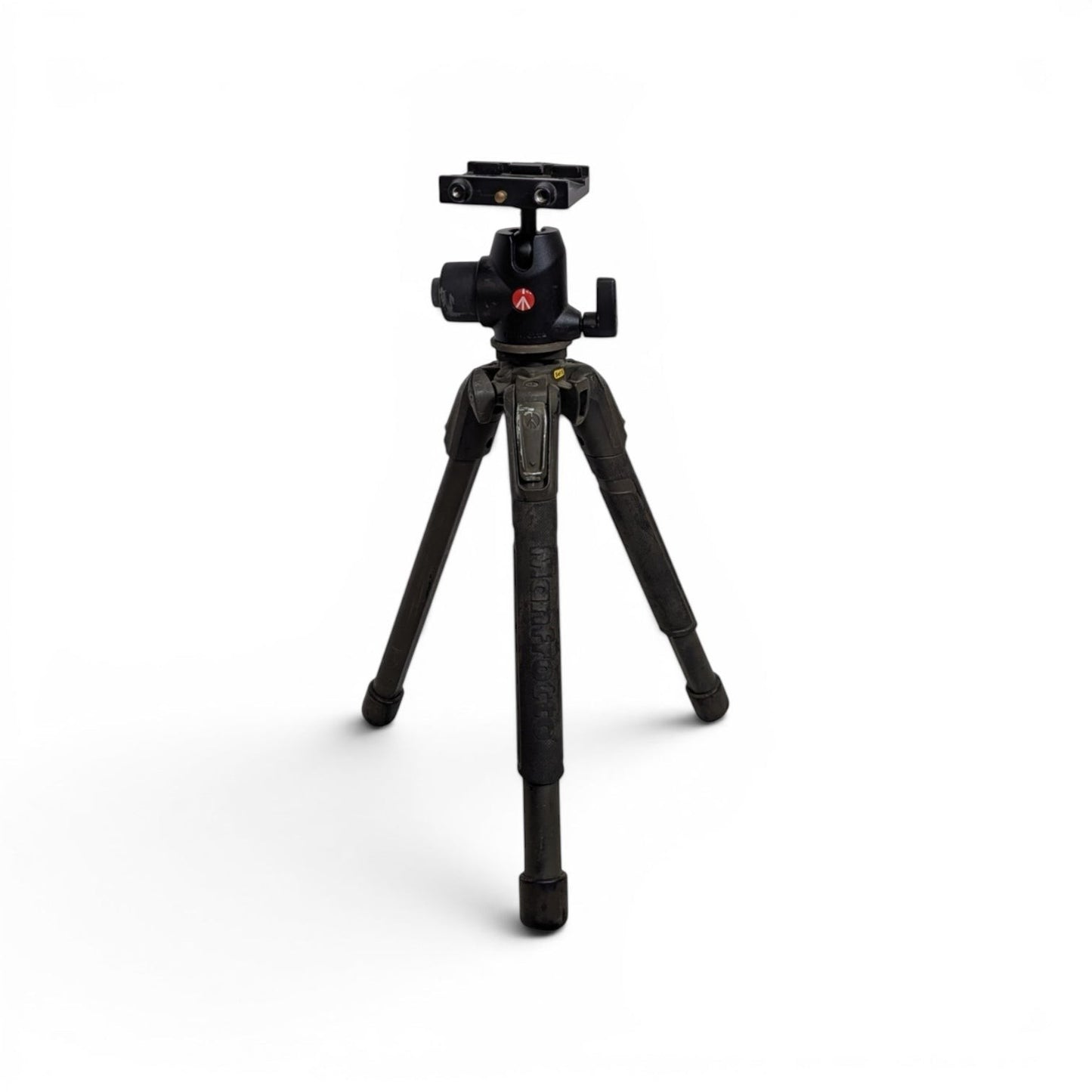 Adversary Force Manfrotto Low-Level Profi-Stativ in Oliv mit Kugelkopf aus robustem Metall für maximale Stabilität.