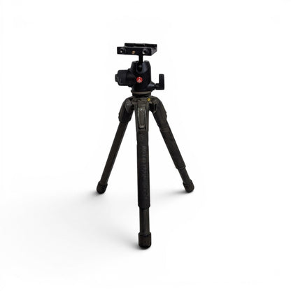 Adversary Force Manfrotto Low-Level Profi-Stativ in Oliv mit Kugelkopf aus robustem Metall für maximale Stabilität.