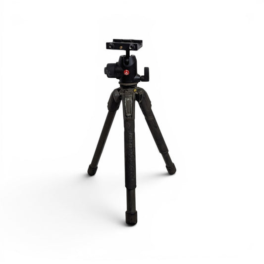 Adversary Force Manfrotto Low-Level Profi-Stativ in Oliv mit Kugelkopf aus robustem Metall für maximale Stabilität.