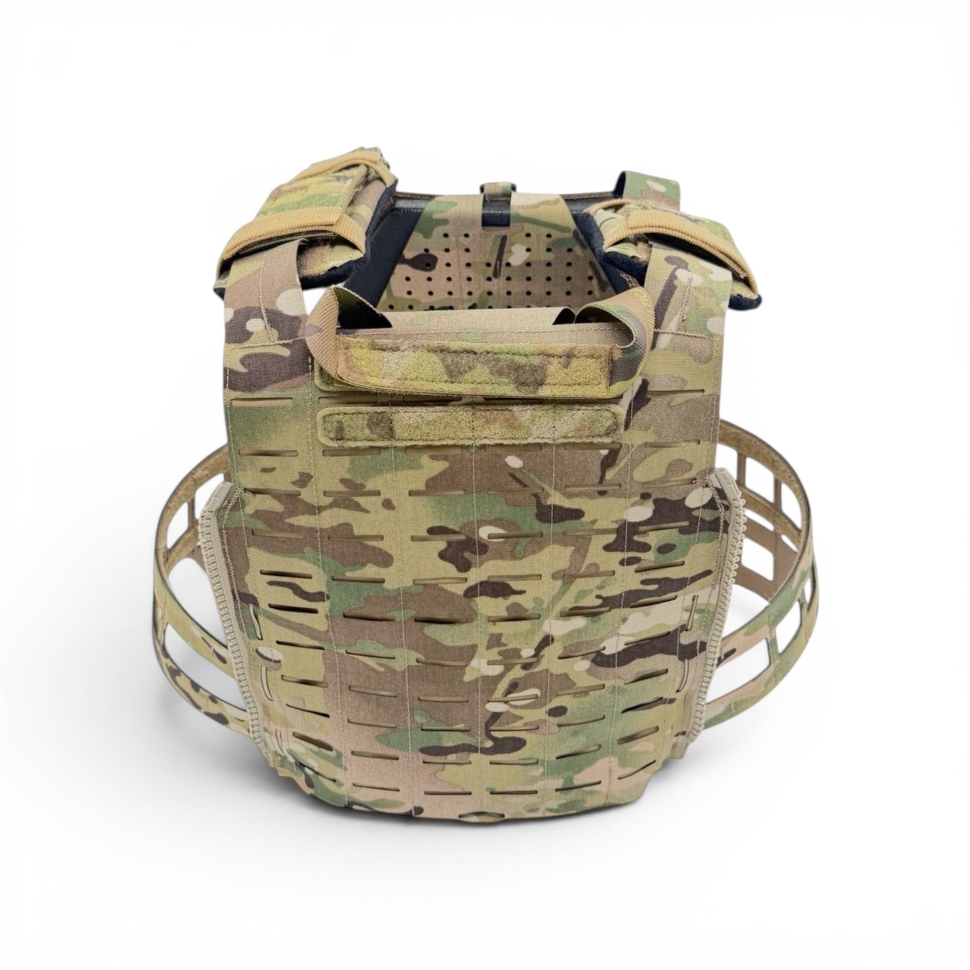 Adversary Force Maritime L4PC Plate Carrier in Multicam mit Laser-Cut-Design und integriertem Evac-Griff