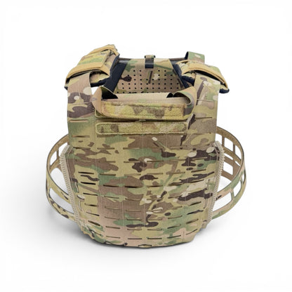 Adversary Force Maritime L4PC Plate Carrier in Multicam mit Laser-Cut-Design und integriertem Evac-Griff