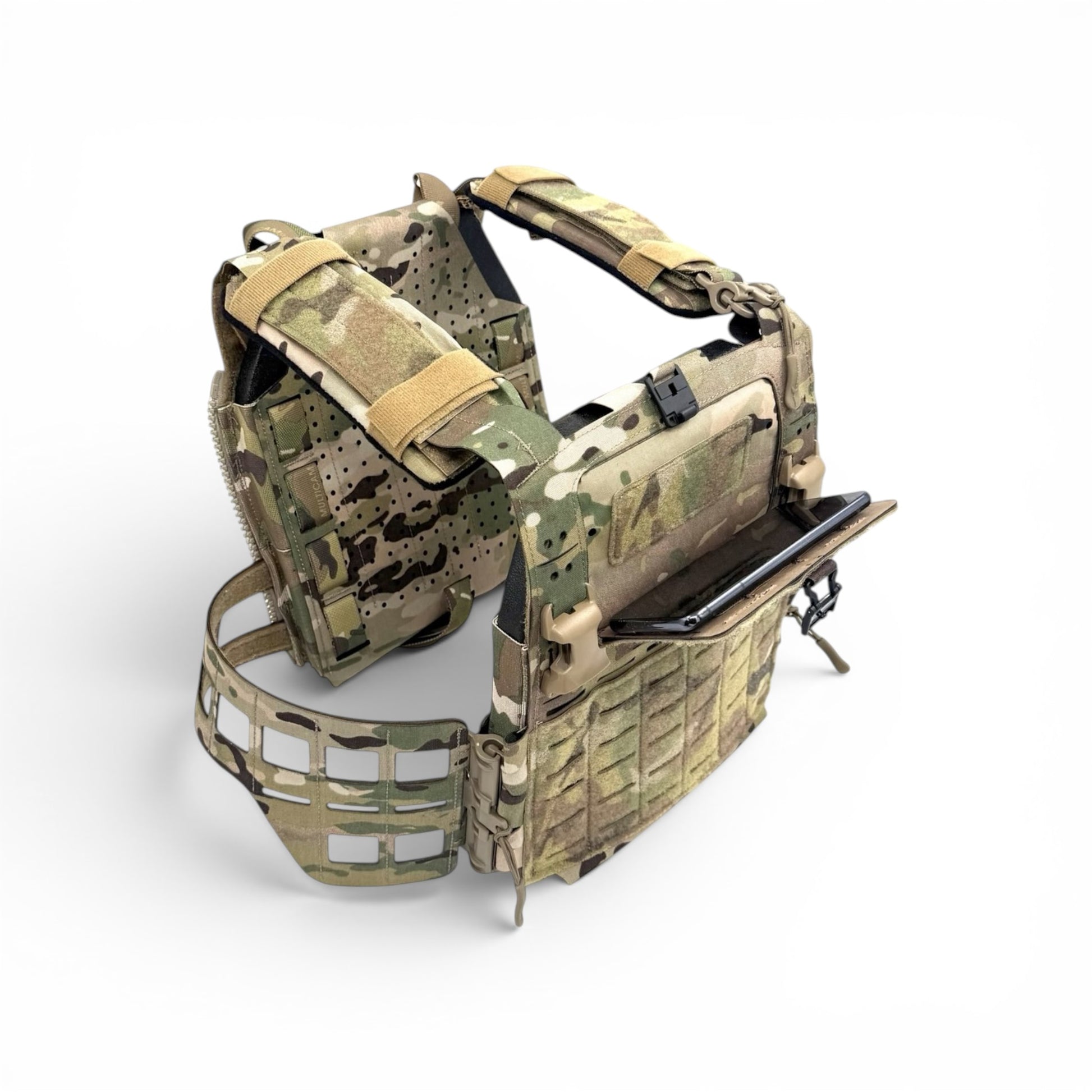 Adversary Force Maritime L4PC Plattenträger in Multicam mit integriertem EUD-Mount und Laser-Cut-Design