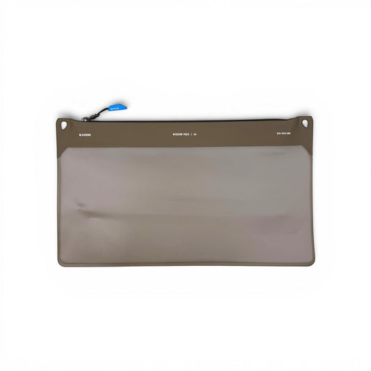 Adversary Force German Tactical Systems Mission Pack A4 in Stone Grey mit wasserdichtem Sichtfenster und Reißverschluss