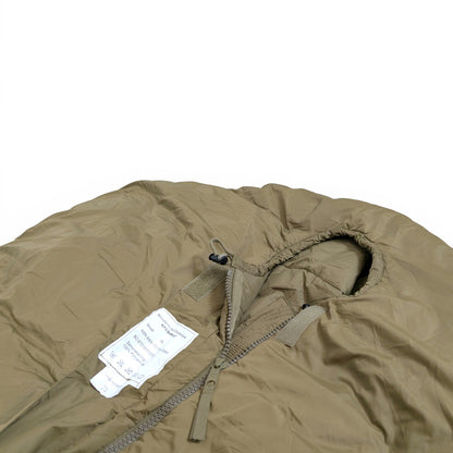 Adversary Force NL Defence Schlafsack in Khaki mit Kapuze, Reißverschluss und Militär-Etikett für Outdoor-Einsätze