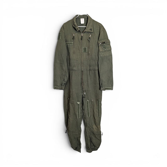Adversary Force olivgrüner Fliegerkombi aus robustem Mischgewebe mit Reißverschlüssen und Taschen für Outdoor-Einsätze