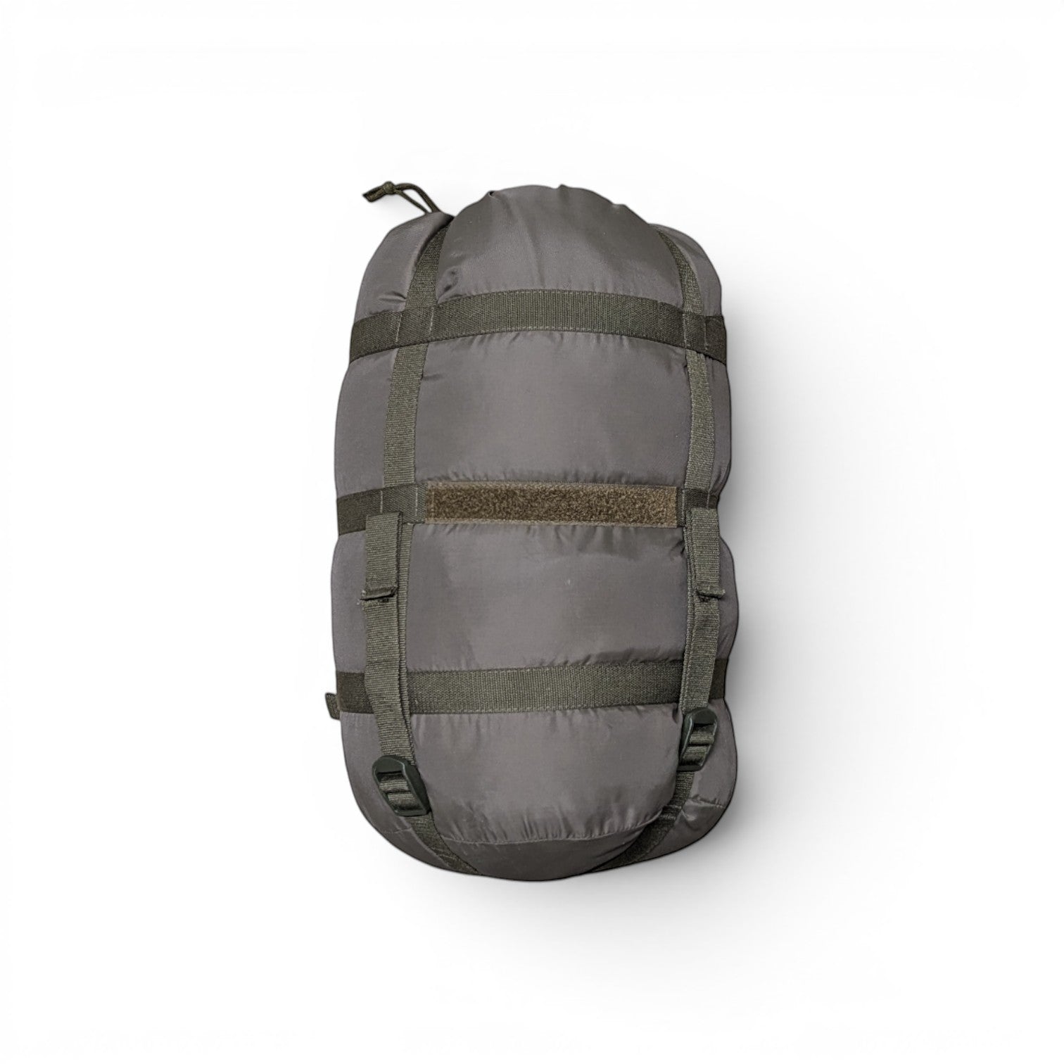 Adversary Force olivgrüner Schlafsack im Packsack, ein kompakter Mumienschlafsack aus Militärbeständen.