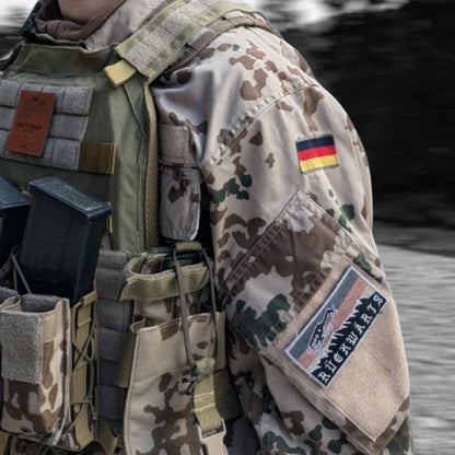 Adversary Force Rückwärts Patch DEU, 9x4,5 cm, auf Tarnjacke mit Deutschlandflagge