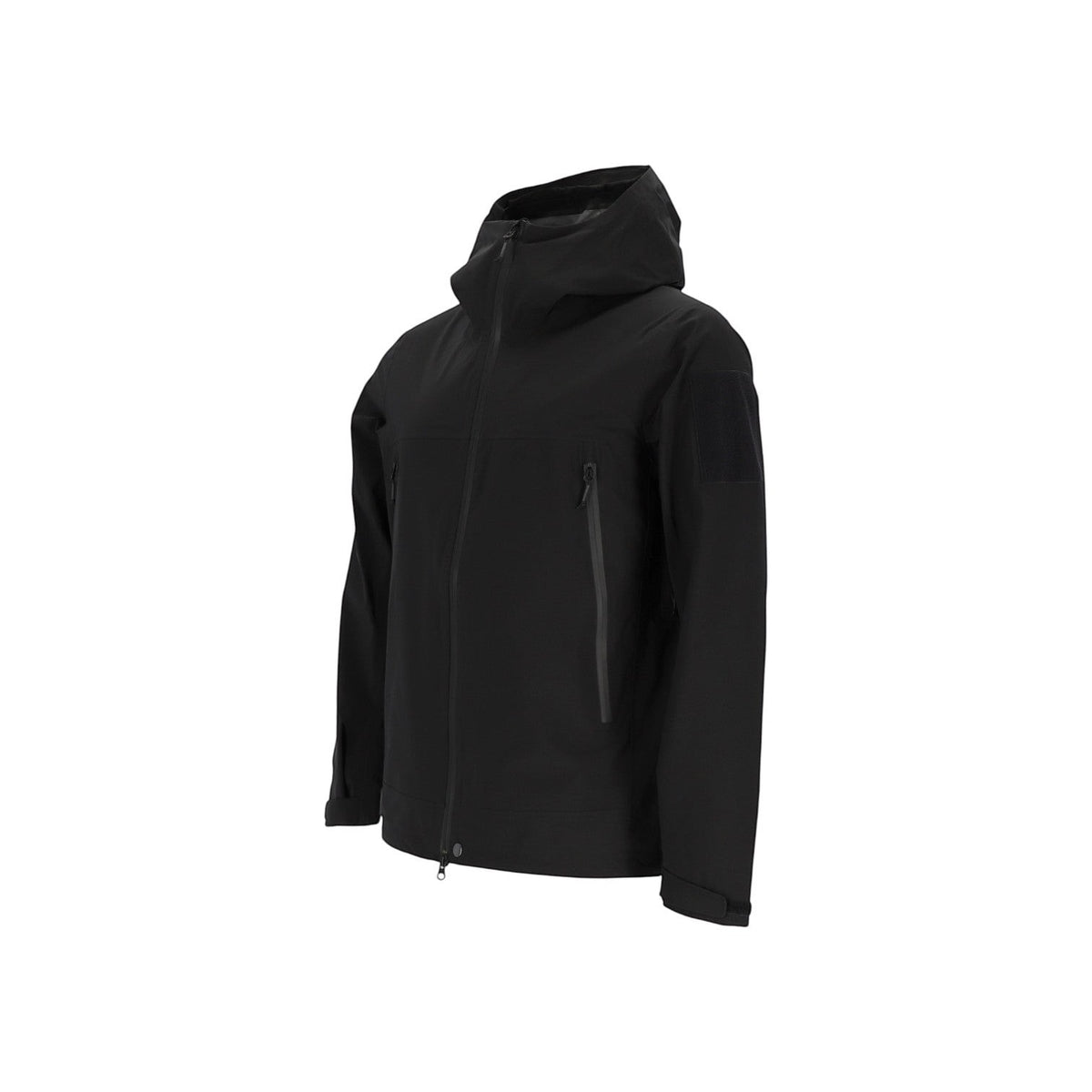 Schwarze Adversary Force Waterproof Jacket Alpha mit Kapuze, wasserdichten Reißverschlüssen und Klettflächen am Ärmel