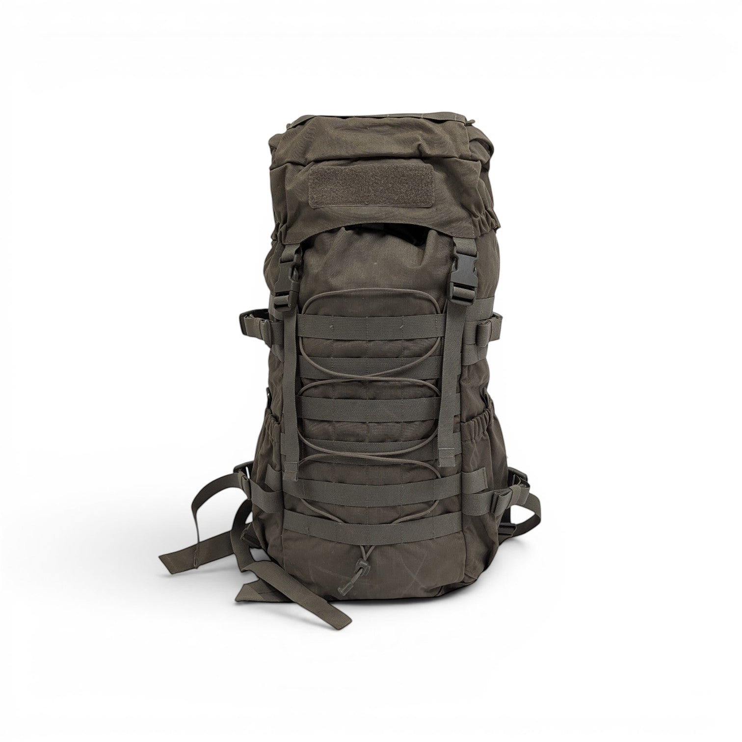 Adversary Force olivgrüner Bundeswehr Daypack von Tatonka aus robustem Cordura mit MOLLE-System und 30 Litern Volumen
