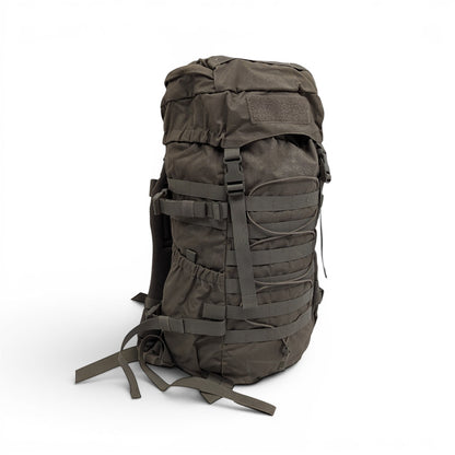 Adversary Force Tatonka Bundeswehr Daypack in Oliv mit MOLLE-System, 30 Liter taktischer Rucksack aus Cordura.