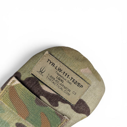 Adversary Force TYR Tactical Schulterpolster in MultiCam mit Produktetikett und Cordura-Gewebe