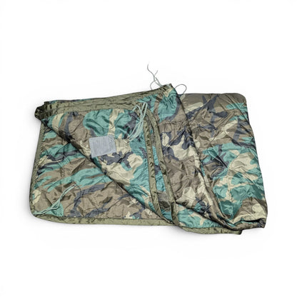 Adversary Force US Army Poncholiner Woobie in Woodland Camouflage aus Polyamid mit Steppdesign für Outdoor-Einsätze