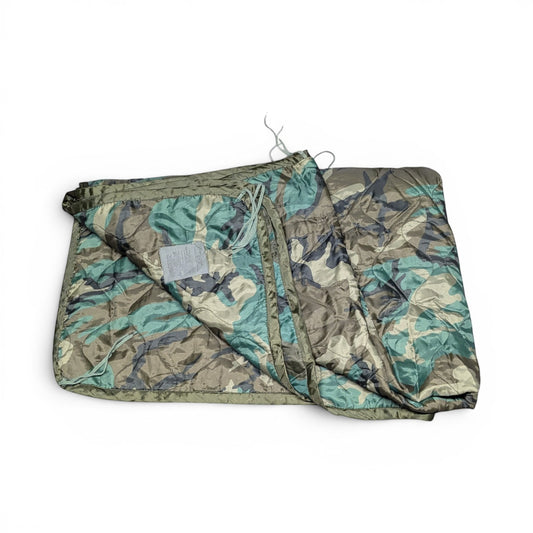 Adversary Force US Army Poncholiner Woobie in Woodland Camouflage aus Polyamid mit Steppdesign für Outdoor-Einsätze