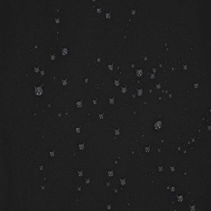 Adversary Force Waterproof Jacket Alpha in Schwarz mit wasserabweisendem Perleffekt auf dem robusten Oberstoff