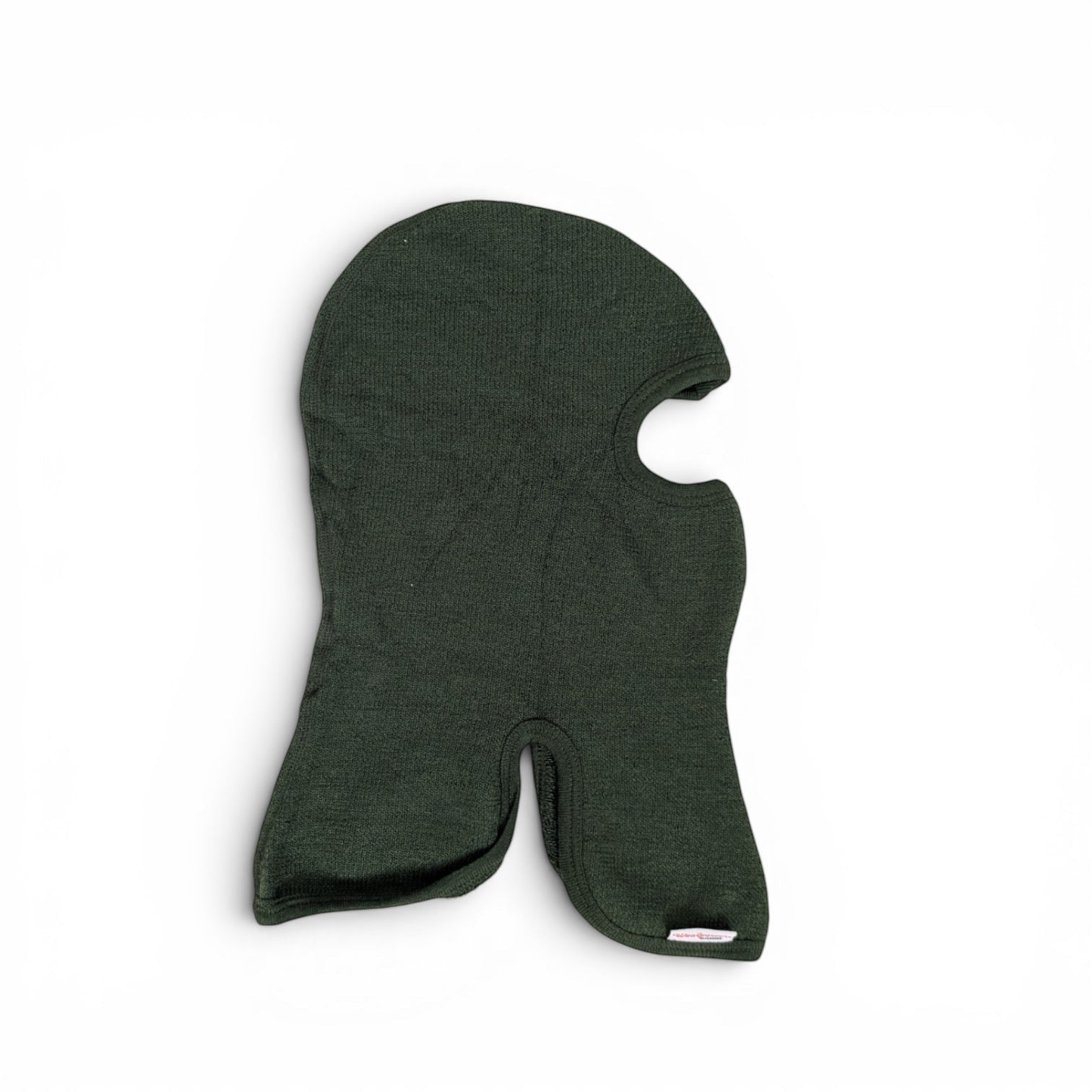 Grüne Woolpower Balaclava 400 Sturmhaube aus Merinowolle und Polyamid von Adversary Force für kalte Wintertage.